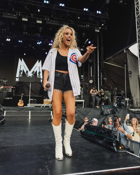 Megan Moroney Concert, Concert Outfit Nashville, Usa Bank, Megan Moroney, Cmt Awards, Preppy Tops, Concert Outfit Summer, Sporty Street Style, Concert Fit