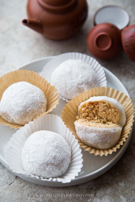 Chinese Mochi Recipe, Peanut Mochi Recipe, Peanut Mochi, Glutinous Rice Balls, Asian Cake, Mochi Recipe, Chinese Snacks, Chinese Dessert, Tea Time Snacks