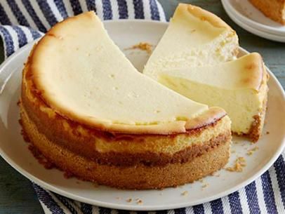 Goat Cheese Cheesecake Recipe, Goat Cheese Cheesecake, Thanksgiving Cheesecake, Anne Burrell, Vanilla Wafer Crust, Fun Thanksgiving Desserts, Vanilla Wafer, Classic Cheesecake, Best Cheesecake