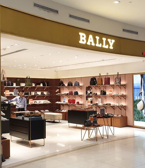 Sign Works produced and installed this entire Bally #travelretail store in Delhi International Airport. Elegant woodwork and suede paneling are definitely the highlights of this store. Delhi International Airport, Melbourne Airport, Travel Points, Travel Retail, Retail Fixtures, Signage Display, Melbourne Fashion, British Heritage, Store Signs