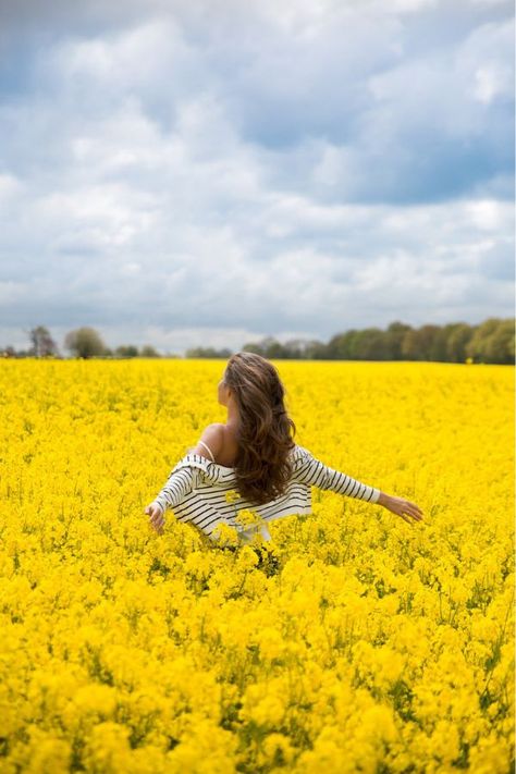 Rapeseed Field, Fields Of Gold, Shotting Photo, Photographie Portrait Inspiration, Foto Tips, Yellow Aesthetic, Aesthetic Colors, Mellow Yellow, Cute Poses