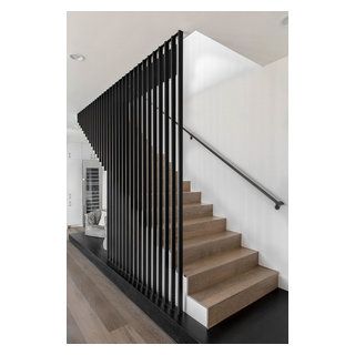 Staircase Wall Design, Cable Stair Railing, Glass Railing Stairs, Rustic Stairs, Contemporary Stairs, Staircase Railing Design, Wrought Iron Stairs, Glass Stairs, Stair Railing Design