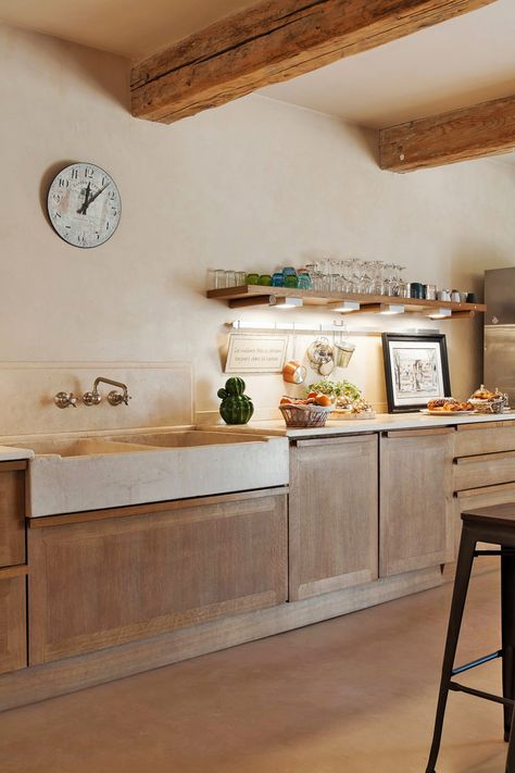 Provencal Kitchen Design, Modern Provence Interior, Provence Style Kitchen, Medditeranean Kitchen Design, Provence House Interior, Provence Interior Design, Provance Kitchens, Provencal Kitchen, Provence Style Interior