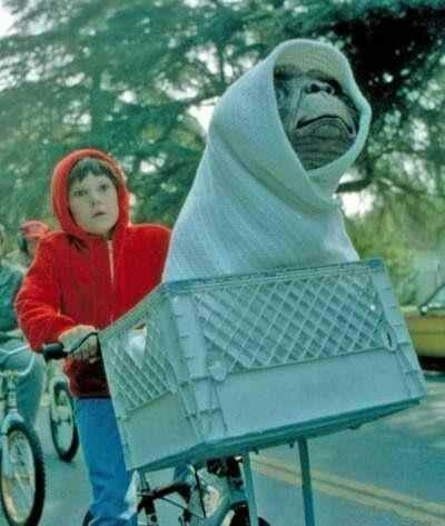 ET Phone home Et Phone Home, Riding Bikes, Septième Art, I Love Cinema, Childhood Movies, Extra Terrestrial, 80s Movies, About Time Movie, Love Movie