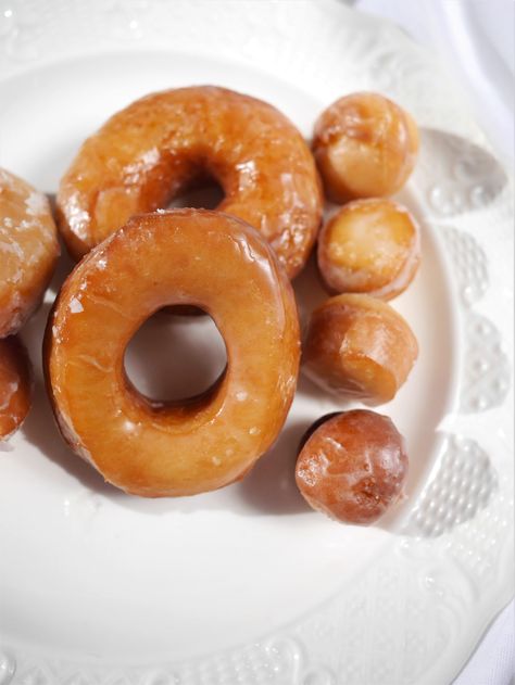 Amish Glazed Doughnuts (from scratch) Homemade Glazed Donuts Recipe, Glaze For Donuts Recipe Easy, Glaze For Doughnuts Recipes, Amish Glazed Donut Recipe, Amish Donuts Recipe Pennsylvania Dutch, Amish Sugar Cookies, French Croissant, Mennonite Recipes, Slow Cooker Bread