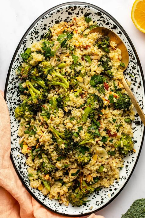 Broccoli Quinoa Salad, Quinoa And Broccoli, Broccoli Quinoa, Vegan Quinoa Salad, Toasted Quinoa, Chopped Salad Recipes, Plant Based Dinner, Quinoa Salad Recipes, Yummy Salad Recipes