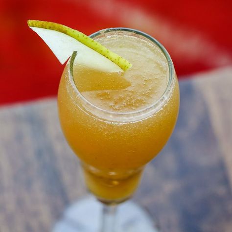 6 Pear Cocktail Recipes to Try Now Fall Brunch Drinks, Cocktails For Fall, Bellini Cocktail Recipes, Pear Drinks, Fireball Drinks, Sparkling Cocktails, Pear Varieties, Pear Liqueur, Tailgating Food