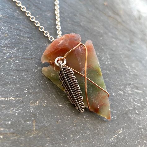 "This minimalist copper wire-wrapped arrowhead necklace is accompanied by a small silver-toned feather charm. Made of agate or Jasper, copper, silver-plated chain, and a matching lobster clasp. Arrowhead measures approximately 1.5\" (one and a half inches) in length. Arrowheads vary slightly in size, shape and color. Each will have sight variations in texture and wire wrapping to accommodate individual characteristics. It can be worn alone or layered for a modern boho look. Looking for a wellnes Diy Arrowhead Necklace, Necklace Pendant Ideas, Wrapped Arrowhead, Deer Horn Jewelry, Arrow Head Necklace, Arrowhead Jewelry, Arrowheads Jewelry, Arrowhead Pendant Necklace, Arrowheads Design