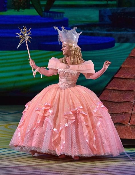 Wizard Of Oz Musical, Glenda The Good Witch, Blonde Halloween Costumes, Wizard Of Oz Movie, Wicked Musical, Glinda The Good Witch, The Wonderful Wizard Of Oz, Theatre Costumes, The Wizard Of Oz