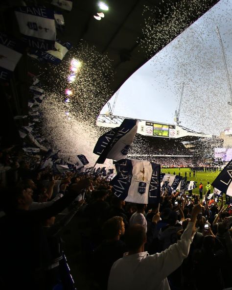 Tottenham Hotspur on Instagram: “On this day five years ago, we said goodbye to White Hart Lane in style 💙 Who was there for that famous win over Manchester United?” White Hart Lane, White Hart, St Pauli, Tottenham Hotspur, Manchester United, In Style, Manchester, Iphone Wallpaper, The Unit