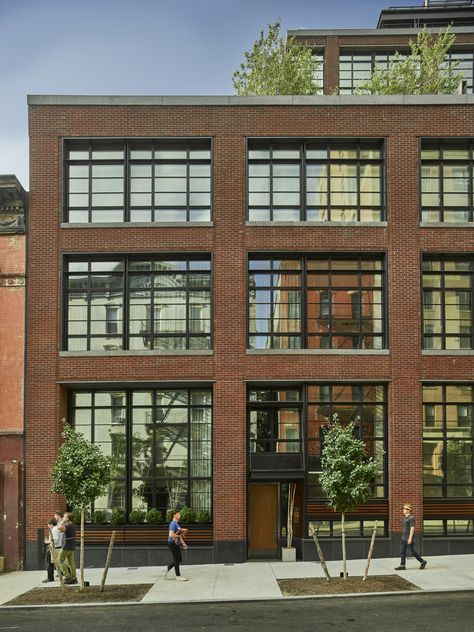 Gallery of 150 Charles Apartment Building / COOKFOX Architects - 16 Brick Apartments, Brick Apartment, Townhouse Exterior, Apartment Exterior, Industrial Apartment, Industrial Architecture, Brick Architecture, Building Exterior, Apartment Garden