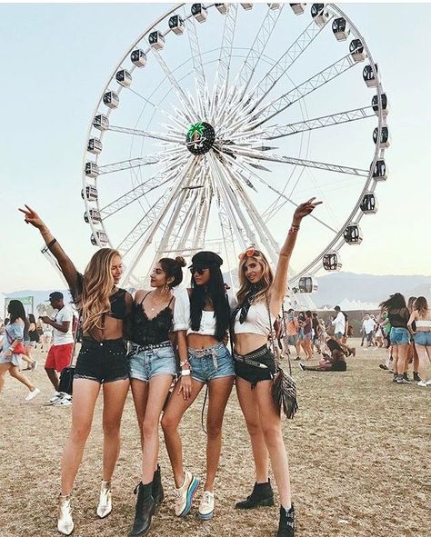 Y feliz dia a ustedes  las mejores sin duda❤ Look Da Festival, Coachella 2020, Rave Party Outfit, Wheel In The Sky, Coachella Vibes, Coachella 2019, Coachella Outfits, Look Festival, Music Festival Outfits