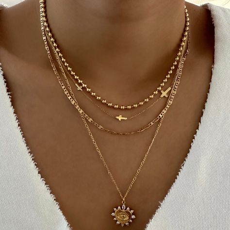 FINAL SALE. NO EXCHANGES AND NO RETURNS Evil eye heart pendant with cubic zirconia details. Perfect to wear alone or to layer with other necklace 14k Gold Filled Chain 16k Gold Plating Charm Chain length: 20” Lobster clasp closure Hypoallergenic Water resistant & tarnish free Nickel & lead free Additional discount codes do not apply to sale items Harlow Necklace, Animal Images, Products Photography, Minimal Accessories, Stacked Necklaces, Body Jewelry Piercing, Charm Chain, Elegant Tattoos, Jewelry Inspo