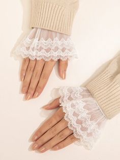 Lace Wrist Cuffs, Casual Bar Outfits, Cuffs Diy, Bar Outfits, Sewing Easy Diy, Fashion Top Outfits, Lace Cuffs, Trendy Fashion Tops, Lace Bows