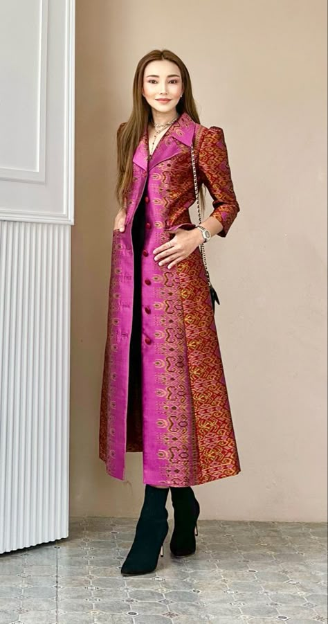 Silk Suit Designs Indian Latest, Velvet Jackets Women Indian, Winter Ethnic Wear Indian, Unique Saree Designs Party Wear, Long Shrugs Outfit Indian, Velvet Dress Designs Fashion, Formal Office Wear For Women, Jacket Dresses For Women, Brocade Outfits