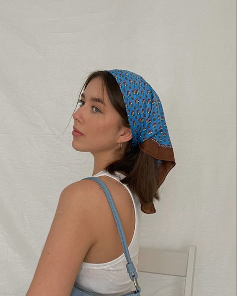 Hair Scarf Outfit, Head Scarf Fashion, Head Scarf Outfit, Bandana Hairstyles Short, Summer Headwear, Head Bandana, Braided Scarf, Hair Scarf Styles, Head Scarf Styles