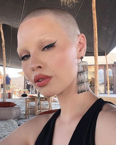 Celine Bernaerts, Shaved Head Women, Hair Girls, Crew Cut, Shaved Head, Crew Cuts, Beauty Make Up, Marrakech, Rosemary