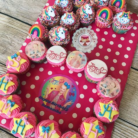 Jojo Siwa Cupcake Cake, Jojo Siwa Cupcakes, Jojo Cupcakes, Jojo Cake, Jojo Siwa Birthday Cake, Jojo Siwa Birthday, Family Cake, Shower Balloons, Party Hardy