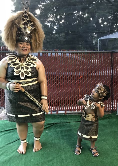 Samoan Taualuga Costume, Samoan People, Character Closet, Polynesian Beauty, Cultural Wear, Polynesian Dance, Hula Skirt, Polynesian Art, Polynesian Designs