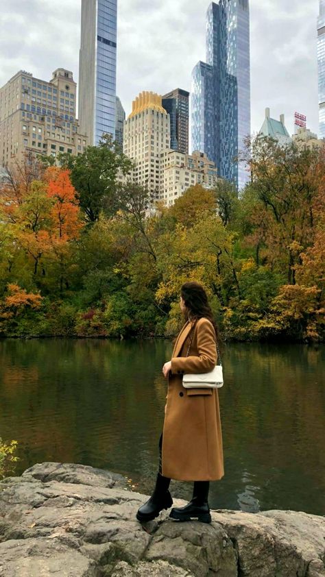 Winter In New York Aesthetic, New York Picture Ideas, Nyc Picture Ideas, New York Photo Ideas, Nyc Autumn, Life In America, Nyc Pics, New York City Pictures, New York City Vacation