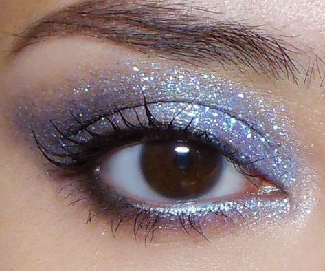 Fairy Eye Makeup, Makeup Orange, Fairy Eyes, Glittery Eye Makeup, Fantasy Make-up, Make Up Gold, Eyeshadow Glitter, Glittery Eyes, Winter Sparkle