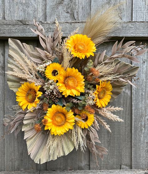 Pampas Grass And Sunflower Wedding, Sunflower Pampas Bouquet, Sunflowers And Pampas Wedding, Sunflower Boho Bouquet, Sunflowers And Pampas, Sunflower Boho Decor, Whiskey Barrel Flowers, Barn Style Wedding, Fall Photo Booth