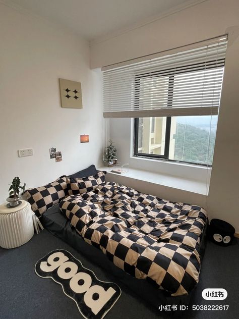 Kawaii Rugs Bedroom, Checkerboard Room Aesthetic, Checkerboard Bedroom Aesthetic, Checkered Bedroom Ideas, Checkered Room Aesthetic, Big Bed Small Room Ideas, Small Room Big Bed Ideas, Checkered Bedroom, Checkered Room