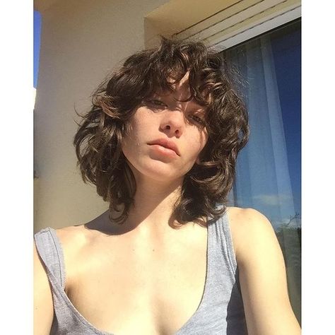 The New Model Shag Haircut Is Spring’s Easiest Haircut | Vogue Grunge Hairstyles, For Husband, Short Grunge Hair, Short Curly Haircuts, Haircuts For Curly Hair, Hair Bangs, Curly Hair Inspiration, Short Wavy Hair, Curly Hair With Bangs