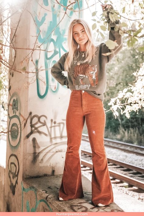 Bell Bottoms Outfit, Moda Hippie, Estilo Hippy, 70s Inspired Fashion, Western Style Outfits, Popular Outfits, Cute Fall Outfits, Hippie Outfits, Country Outfits