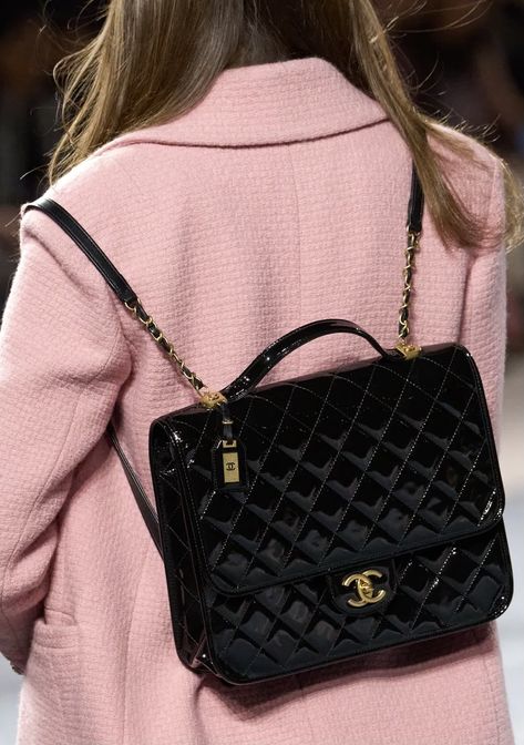 Mochila Chanel, Moda Chanel, Chanel Backpack, Chanel Logo, Fancy Bags, Pretty Bags, Chanel Fashion, Fall 2022, Themed Cakes