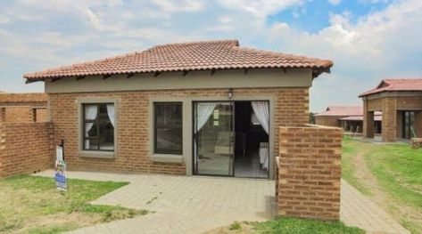 Terra Nova favours Federale Facebrick | Clay Brick Association of Southern Africa Clay Brick House, Retirement Village, Masonry Construction, Energy Efficient Buildings, Terra Nova, House Plan Gallery, Brick Architecture, Residential Complex, Brick Building