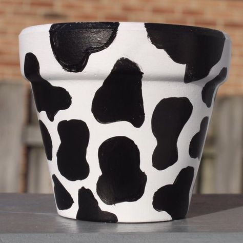 Cow Print Pattern, Terra Cotta Pot Crafts Diy, Plant Pot Design, Diy Pottery Painting, Flower Pot Art, Plant Pot Diy, Terra Cotta Pot Crafts, Painted Pots Diy, Painted Plant Pots