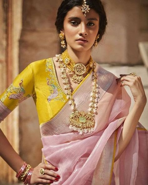 Buy or Rent? Your Guide to Bridal Jewelry - Pyaari Weddings Pelli Sarees, Saree Stitching, Fancy Embroidery, Saree Bollywood, Sari Design, Fancy Saree, Indian Saree Blouses Designs, Silk Saree Blouse Designs, Saree Blouse Patterns