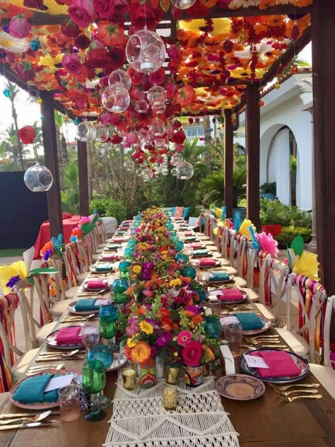 Viva Fiesta 2018 Mexican Fiesta Party, Tafel Decor, Party Tablescapes, Summer Party Decorations, Boda Mexicana, בר מצווה, Amazing Decor, Mexican Party, Mexican Wedding