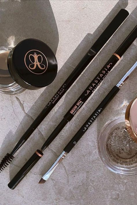 Anastasia Beverly Hills Brow Wiz, Anastasia Beverly Hills Aesthetic, Brow Freeze, Anastasia Soare, Feather Brows, Dipbrow Pomade, Anastasia Beverly Hills Brow, Everyday Makeup Routine, Dipbrow