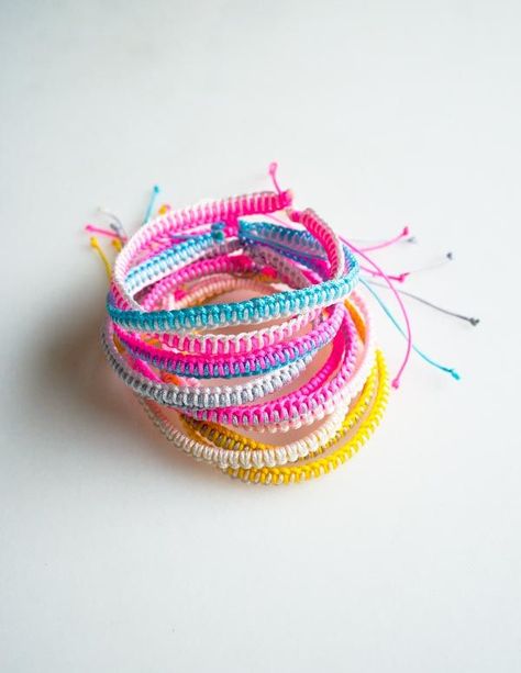 Braided Friendship Bracelets, Crochet Bracelet Pattern, Purl Bee, Bracelet Crochet, Embroidery Bracelets, Purl Soho, Bracelets Design, Bracelet Knots, Crochet Bracelet