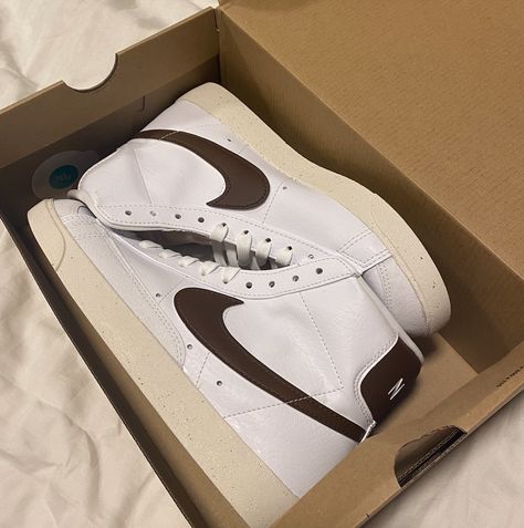 Brown Nike Blazers, Brown Converse, Nike Blazers, Nike Brown, Nike Blazer Mid 77, Tenis Nike, Nike Blazers Mid, Brown Blazer, Random Pictures