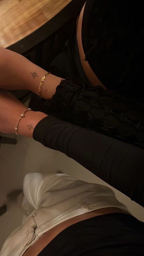 Tattoo Ideas Duo, Matching Tattoos Simple, Nyc Aesthetic Fashion, Tattoo Hidden, Best Friend Matching Tattoos, Friend Matching Tattoos, Vibes Moodboard, Matching Tats, Bestie Tattoo