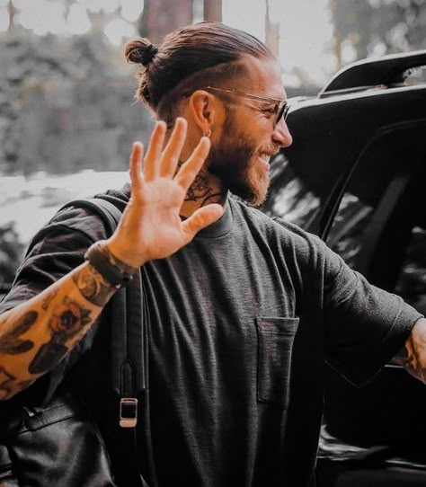 Mid Fade Man Bun, Men's Long Hairstyles Undercut, Men Bun Hairstyle, Mens Medium Undercut, Men Buns Hairstyles, Mens Long Hair With Undercut, Long Hair With Fade Mens, Mens Trendy Hairstyles, Sergio Ramos Haircut Long