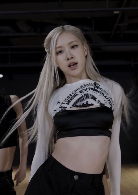 Pink Venom Rosé dance practice👑🤔🤗 Pink Venom Dance Practice, Pink Venom Dance, All American Girl Dolls, Pink Venom, All American Girl, Rose Icon, Dance Practice, Jennie Lisa, Rosé Blackpink