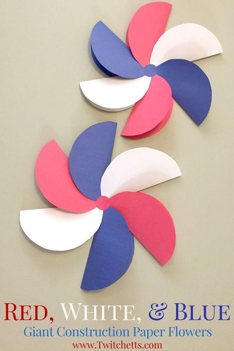 Create Giant paper flowers that are perfect for decorating for your Memorial Day or 4th of July party. Use construction paper to create these colorful paper crafts. #paperflower #patriotic #craftsforkids #twitchetts Patriotic Crafts For Kids, Construction Paper Flowers, 17. Mai, Flower Crafts Kids, Patriotic Flowers, Construction Paper Crafts, Easy Paper Flowers, Paper Flower Crafts, Construction Crafts