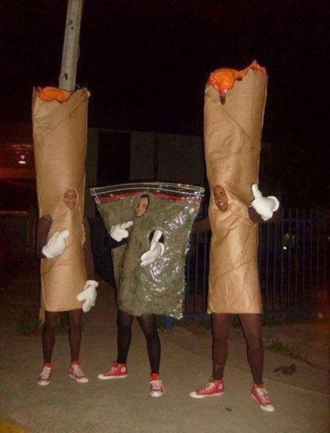 20 Disfraces para usar con tus amigos este Halloween 2016 Friend Group Halloween Costumes, Cute Duo Halloween Costumes, Halloween Duo Costumes, Bff Costumes, Pop Culture Halloween Costumes, Halloween Costumes Duo, Disfarces Halloween, Trio Costumes, Clever Costumes