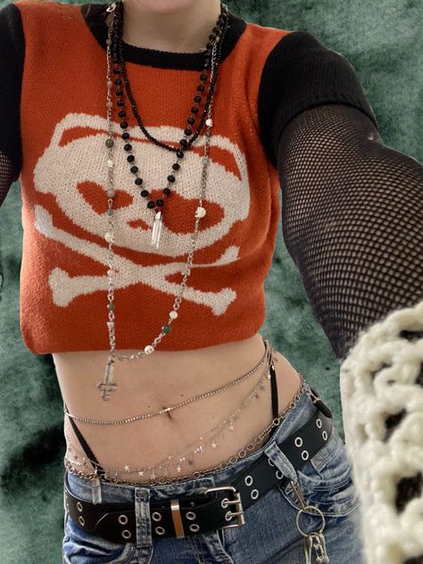 Fishnet Aesthetic Grunge, Band Shirt Outfits Grunge, Fishnet Shirt Outfit, Fingerless Gloves Outfit, Fishnet Aesthetic, Gryffindor Outfit Aesthetic, How To Style Fishnets, Aesthetic Photography Poses, Band Shirt Outfits