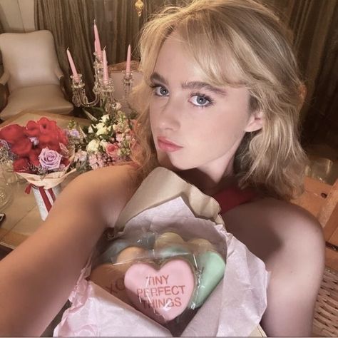 Kathryn Love Newton, Crazy Curly Hair, Fair Skin Makeup, Mom Tattoo Designs, Kathryn Newton, Strawberry Blonde Hair, Female Actresses, Hollywood Walk Of Fame, Pinterest Girls