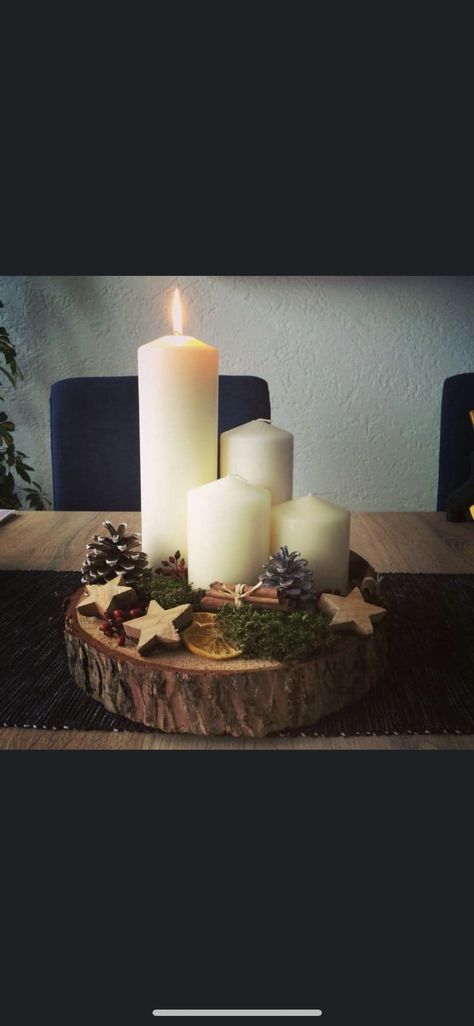 Wood Advent Wreath, Advent Wreath Wood, Advent Wreath Diy, Christmas Flower Arrangements, Christmas Floral Arrangements, Advent Candles, Advent Wreath, Christmas Room Decor, Christmas Wood Crafts