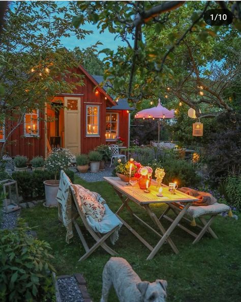 Cosy Cottage, Casa Vintage, Dream Cottage, Have Inspiration, Red House, Garden Cottage, Dream House Decor, Dream Garden, Dream Home Design