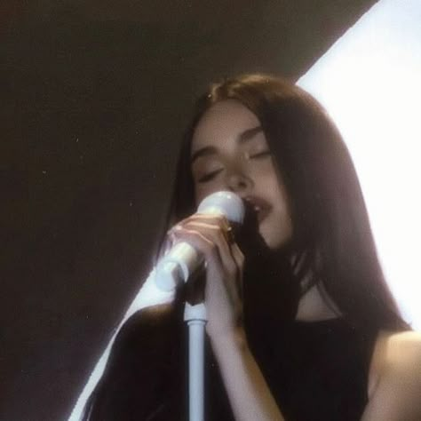 alice ⋆୨୧·˚ on Instagram: "Madison Beer performing at the Spinnin Tour in Munich 🌪️ (📸: twitter, claim if yours 🩶 ! edited by me) . #madisonbeer #madisonbeeredit #madisonbeertour #TheSpinninTour #SpinninTourMunich @madisonbeer @madisonbeerhq @robertbeer @traciebeer" Pluto Sagittarius, Madison Beer Performing, Madison Beer Tour, Editing Aesthetic, Twitter Pfp, Singer Aesthetic, Spinnin Tour, Star Aesthetic, Me Icon