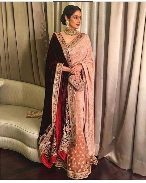 भारतीय दुल्हन संबंधी, डिजाइनर कपड़े, Sabyasachi Sarees, Winter Wedding Outfits, Indian Fashion Trends, Fancy Sarees Party Wear, Fashion Things, Indian Saree Blouses Designs, Saree Designs Party Wear