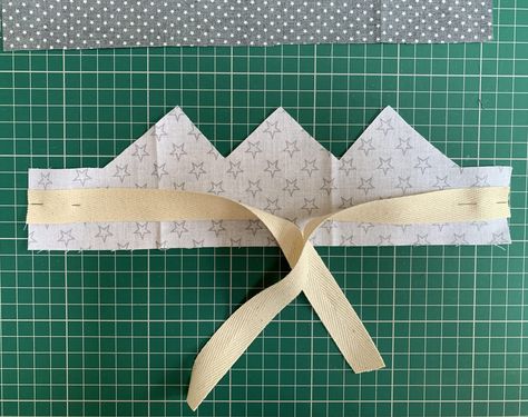 Fabric Crown Diy, Fabric Crown Pattern, Birthday Crown Pattern, Fabric Crown Pattern Free, Fairy Wings Costume, Make A Crown, Fabric Crown, Christmas Advent Calendar Diy, Baby Crown