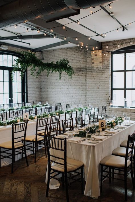 This greenery-forward reception is simply elegant | Image by Eleanor Dobbins Mid Century Modern Wedding, Wedding Reception Themes, Rustic Arrangements, Country Wedding Photos, Country Wedding Photography, Modern Wedding Venue, Reception Food, Wedding Reception Food, Eclectic Wedding